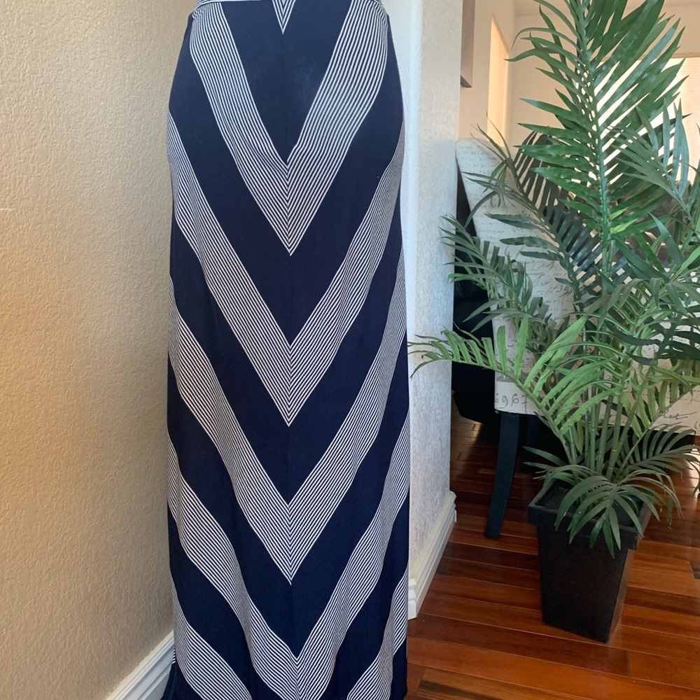 Max Studio striped maxi skirt in EUC. Size 4